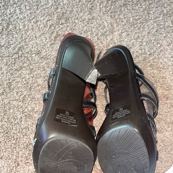 NINE WEST HEELS - Picture 6 of 6